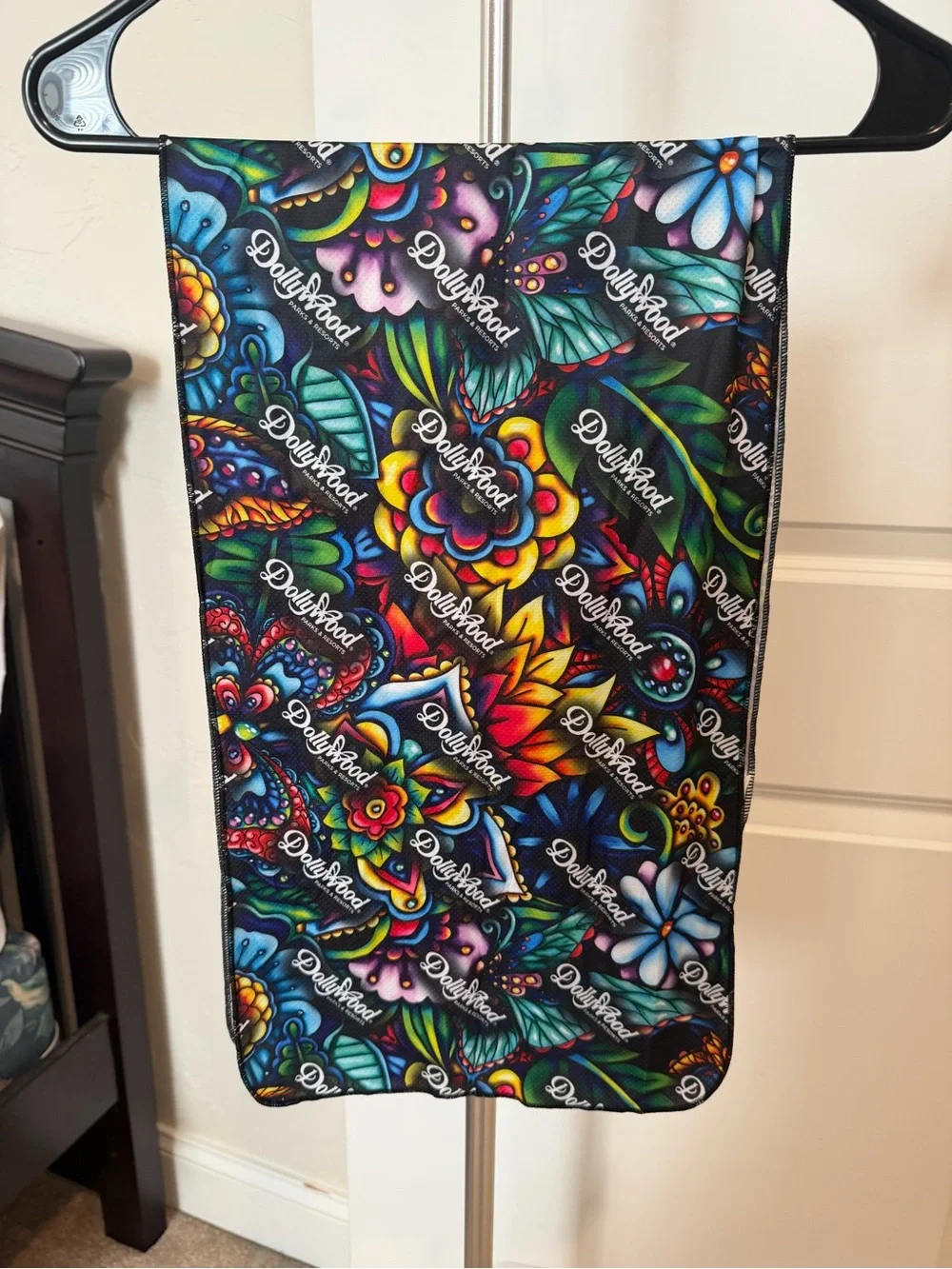 Dollywood cooling towel